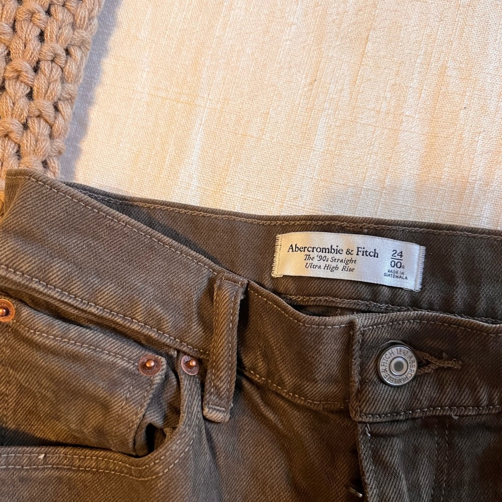 Abercrombie 90s Straight Ultra High Rise
